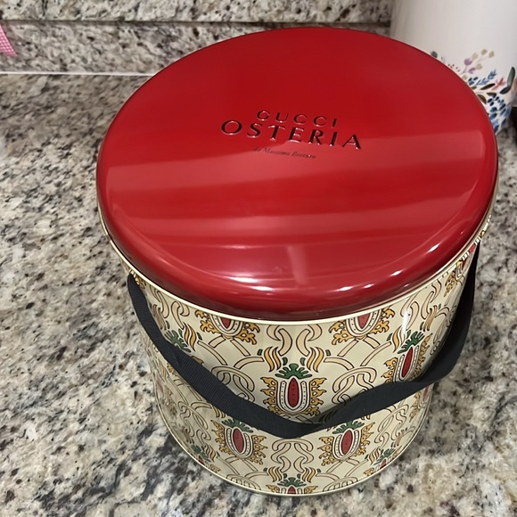 Gucci metal round tin with gucci dust bag - Picture 2 of 3